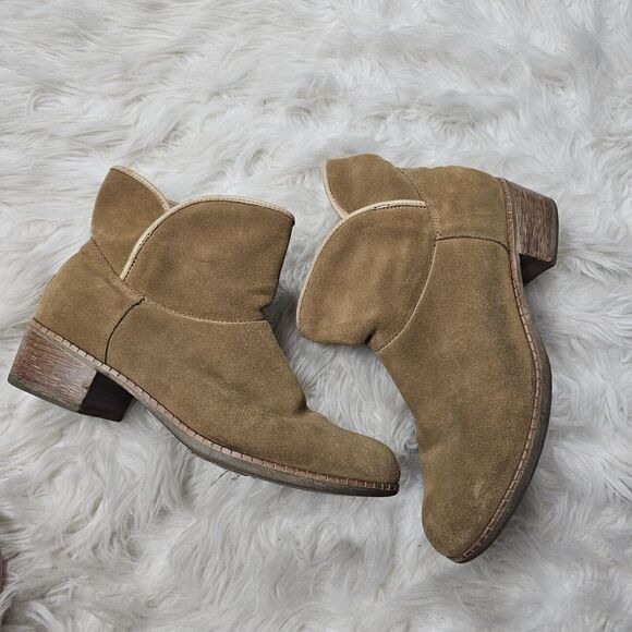 UGG Darling 1004367 Tan Suede Round Toe Pull On Ankle Boot Women's Size 10 - Picture 3 of 11